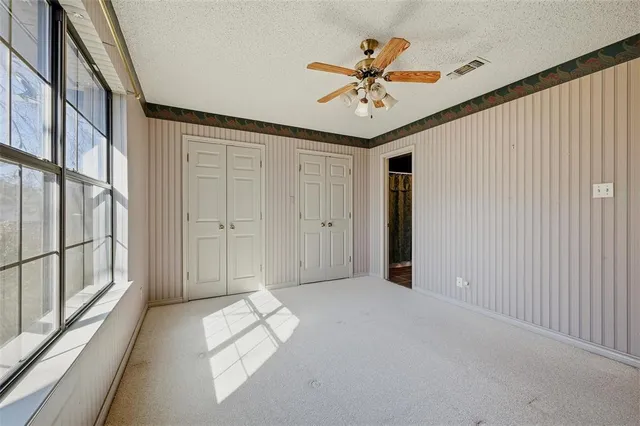 $450,000 | 716 Kiowa Drive East, Gainesville, TX 76240