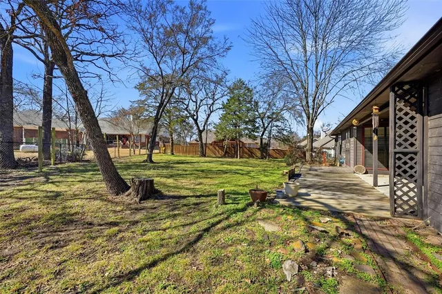 $450,000 | 716 Kiowa Drive East, Gainesville, TX 76240