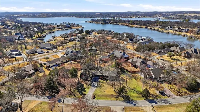 $450,000 | 716 Kiowa Drive East, Gainesville, TX 76240