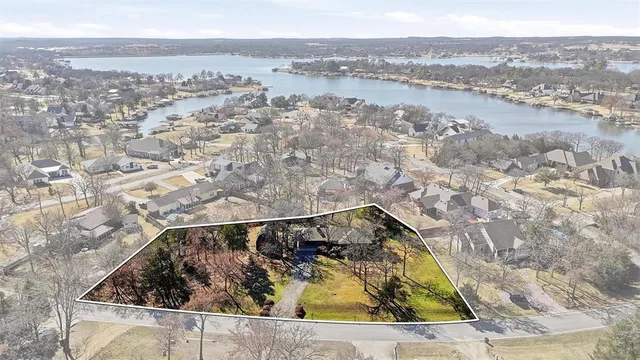 $450,000 | 716 Kiowa Drive East, Gainesville, TX 76240