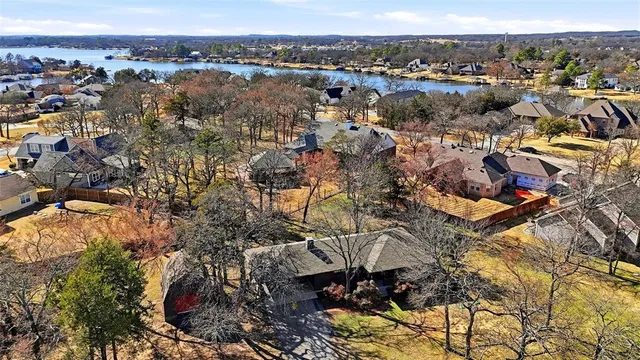 $450,000 | 716 Kiowa Drive East, Gainesville, TX 76240