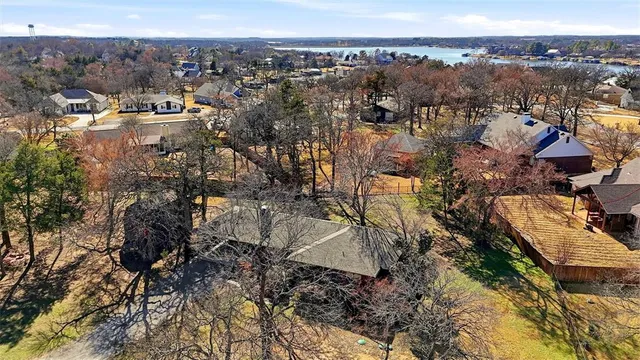 $450,000 | 716 Kiowa Drive East, Gainesville, TX 76240