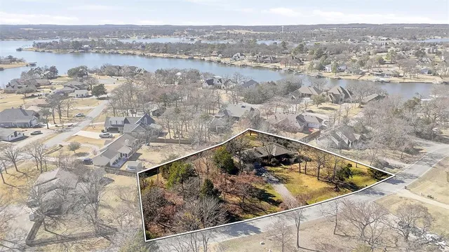 $450,000 | 716 Kiowa Drive East, Gainesville, TX 76240