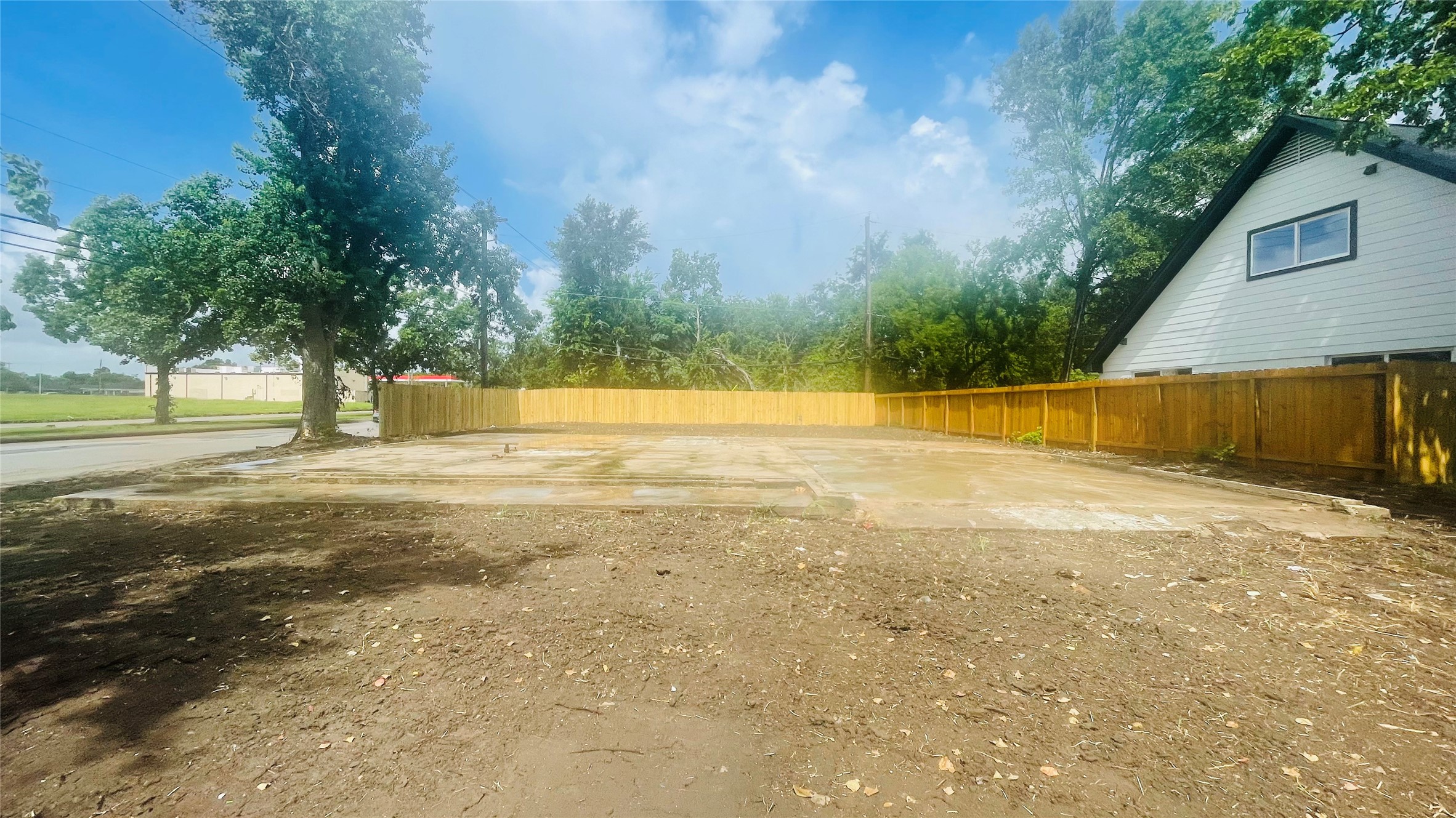 5622 Grace Point Lane Houston, TX 77048 - Photo 2 of 6 a view of an outdoor space and a yard