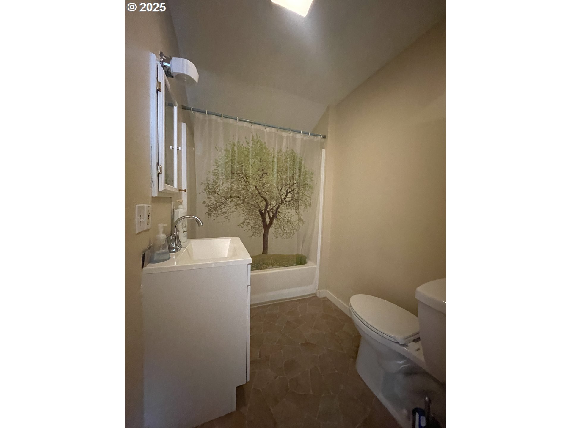 110 Darrell Avenue Winston, OR 97496 - Photo 12 of 20 Living Room