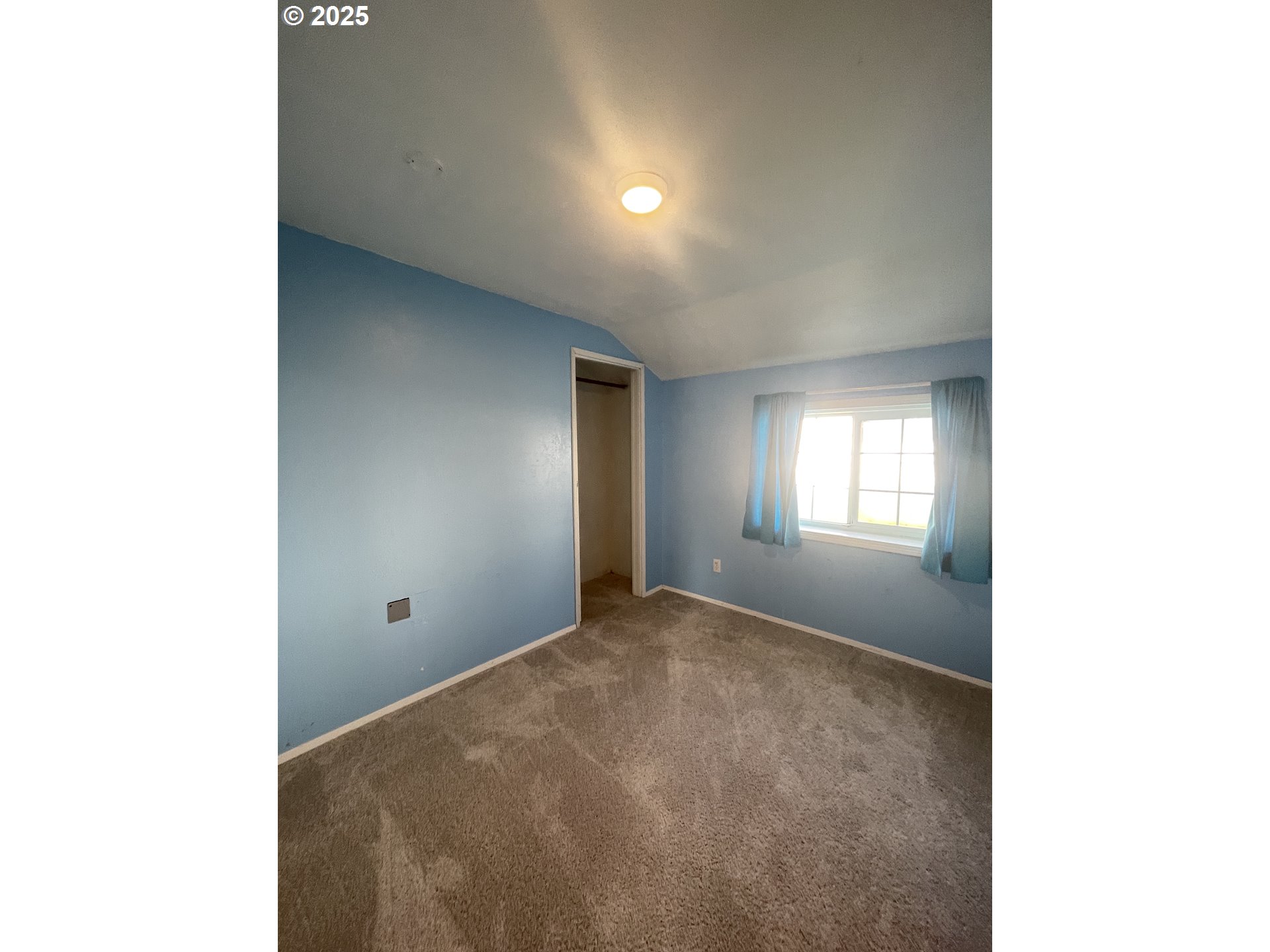 110 Darrell Avenue Winston, OR 97496 - Photo 13 of 20 Living Room