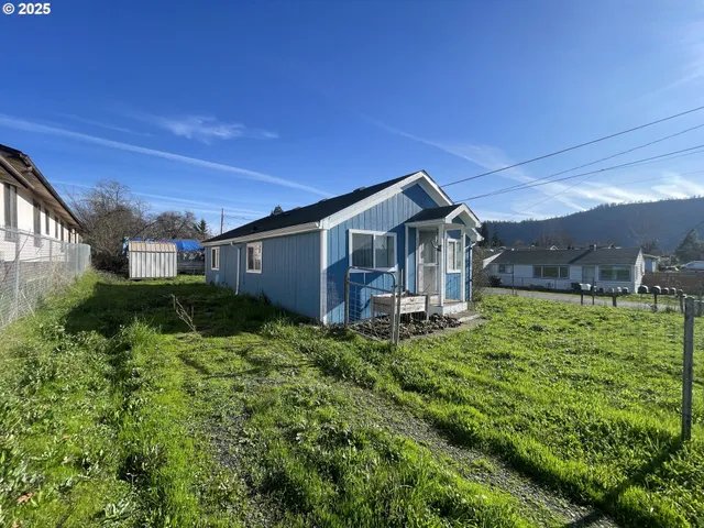 $184,999 | 110 Darrell Avenue, Winston, OR 97496