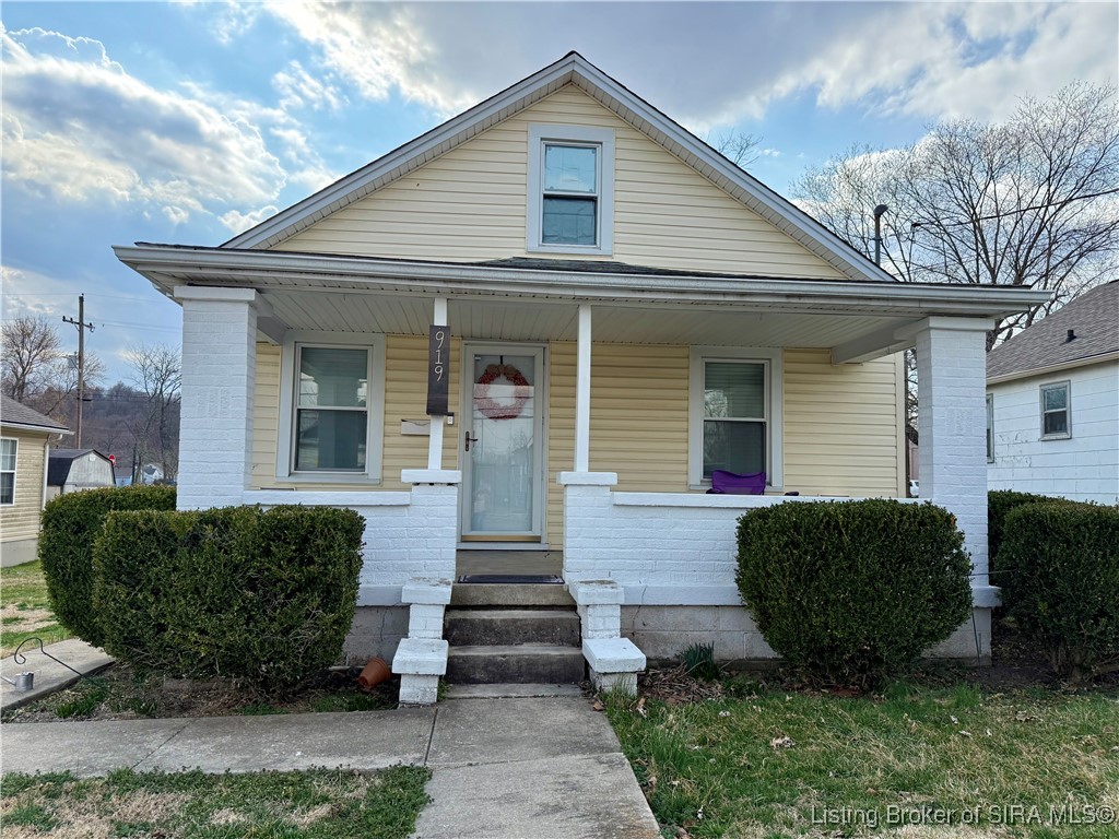 919 Valley View Road New Albany, IN 47150 - Photo 1 of 15 Front