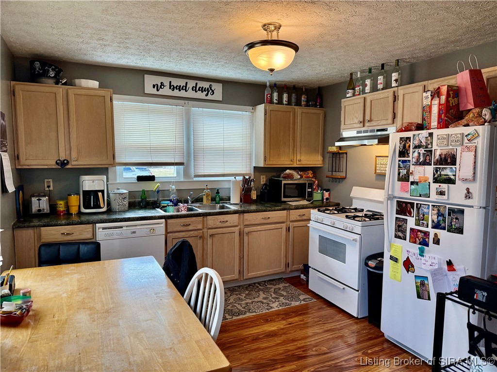 919 Valley View Road New Albany, IN 47150 - Photo 4 of 15 Eat-in Kitchen