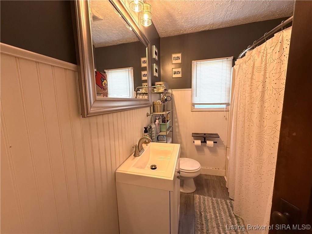 919 Valley View Road New Albany, IN 47150 - Photo 8 of 15 Full Bath