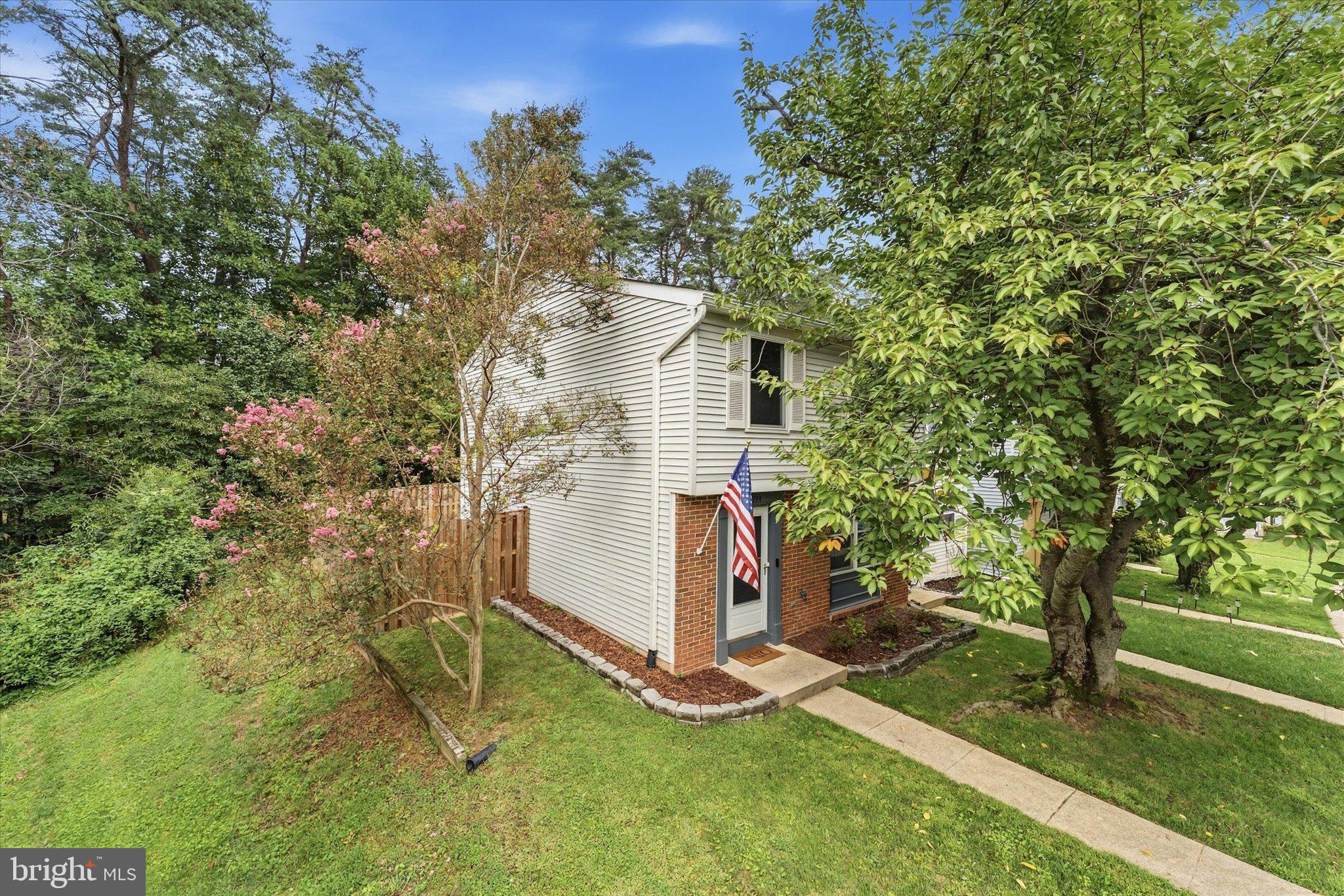 8794 Newington Commons Road Lorton, VA 22079 - Photo 3 of 29 Gallery Image 3