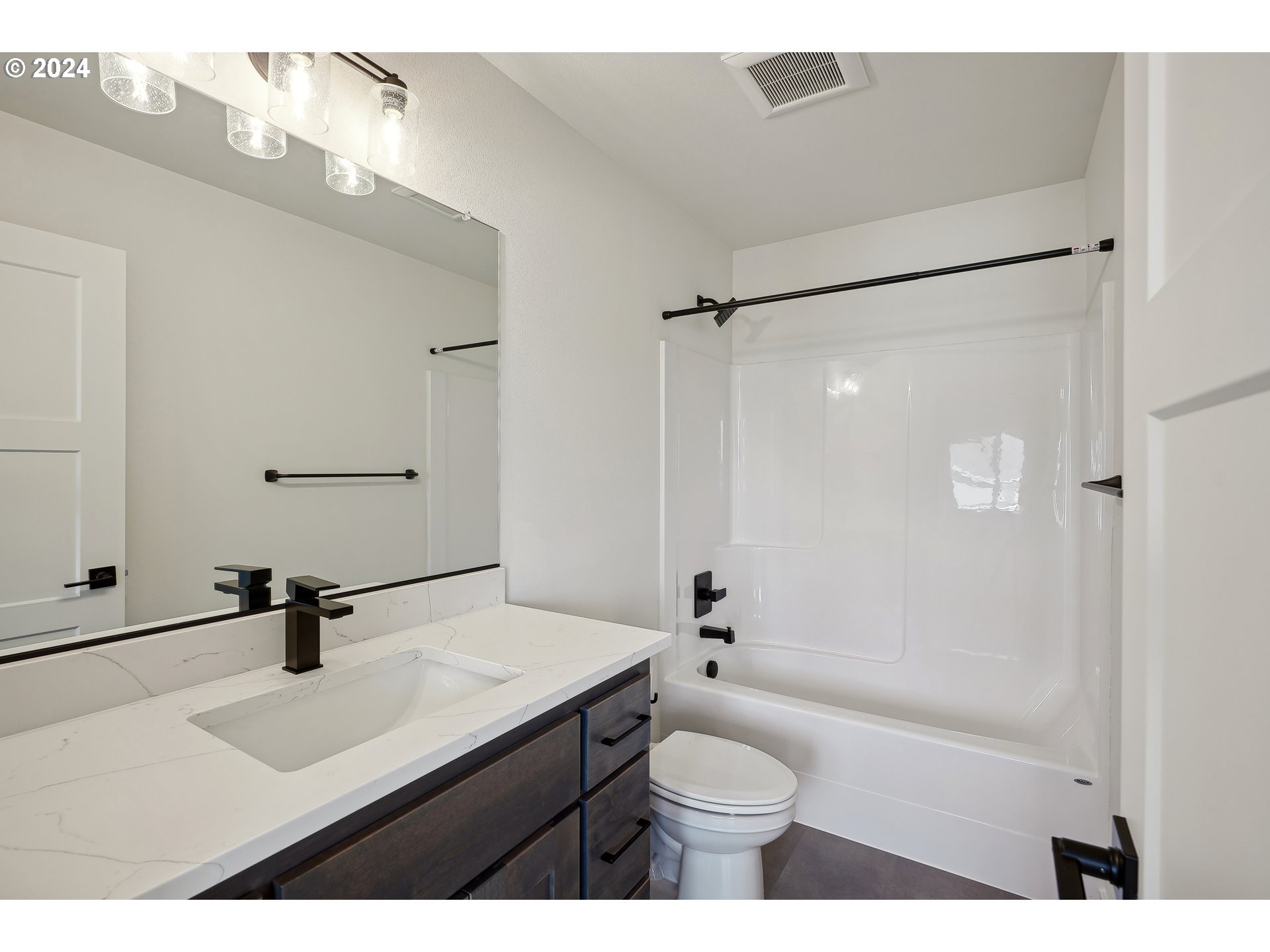 2541 South White Salmon Drive Ridgefield, WA 98642 - Photo 20 of 29 a bathroom with a sink a toilet a mirror and shower