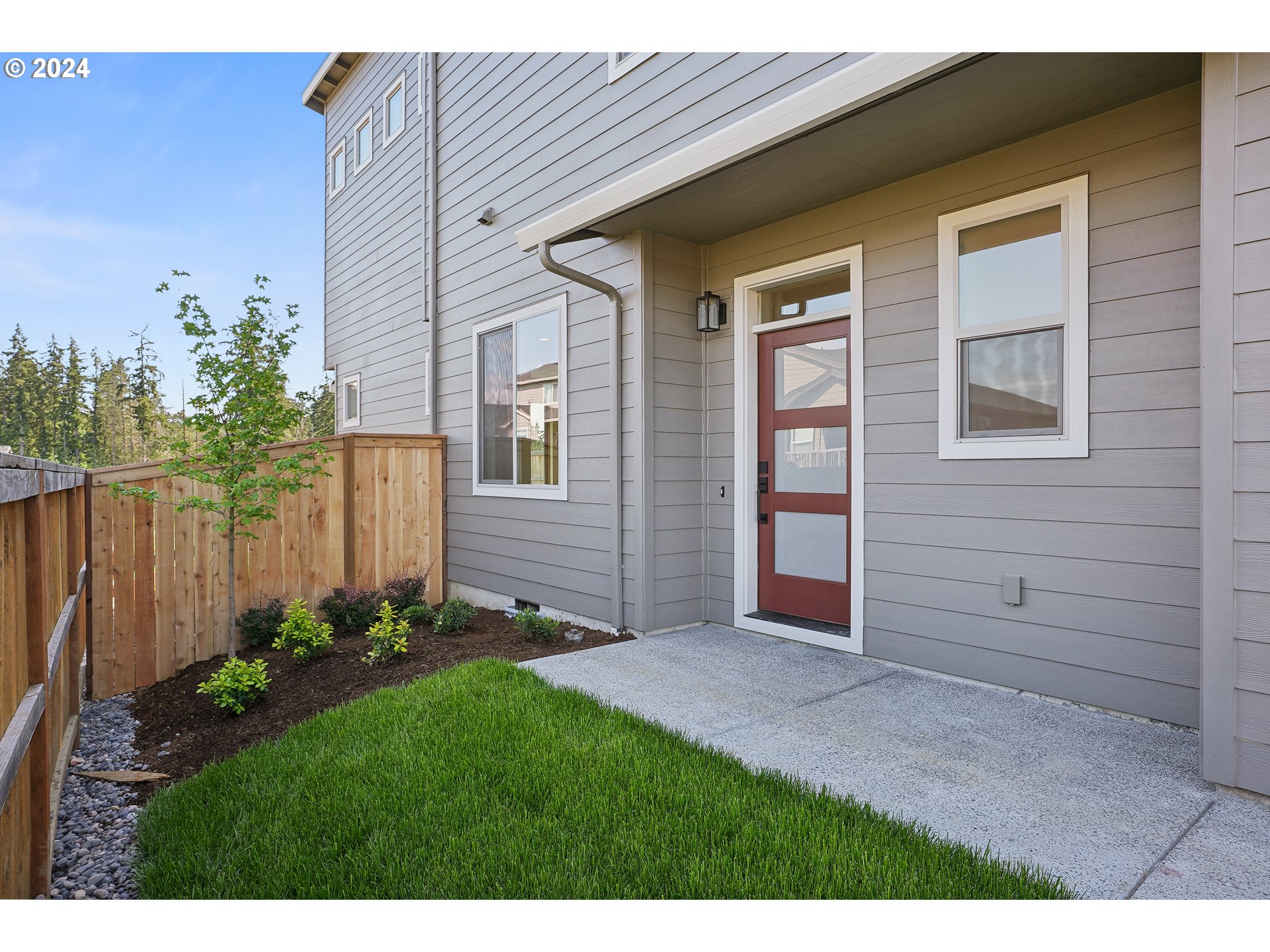 2541 South White Salmon Drive Ridgefield, WA 98642 - Photo 2 of 29 a view of a backyard of the house