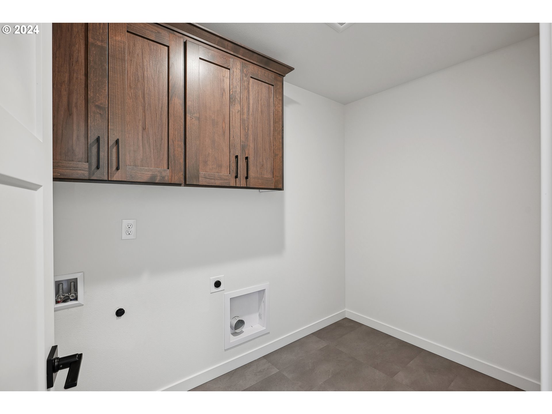 2541 South White Salmon Drive Ridgefield, WA 98642 - Photo 21 of 29 a view of an empty room