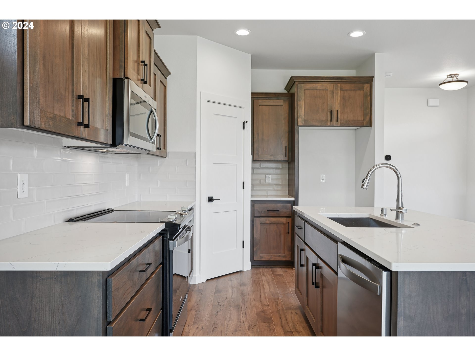 2541 South White Salmon Drive Ridgefield, WA 98642 - Photo 8 of 29 a kitchen with stainless steel appliances granite countertop a sink stove and cabinets