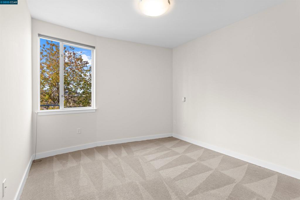 2300 Broadway Oakland, CA 94612 - Photo 14 of 32 a view of an empty room with a window