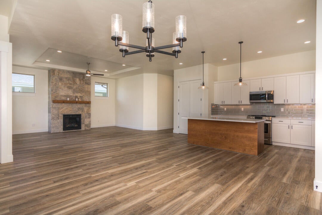 696 Northwest Rimrock Drive Redmond, OR 97756 - Photo 12 of 41 Rimrock Ct NW 696 Web (13 of 35)