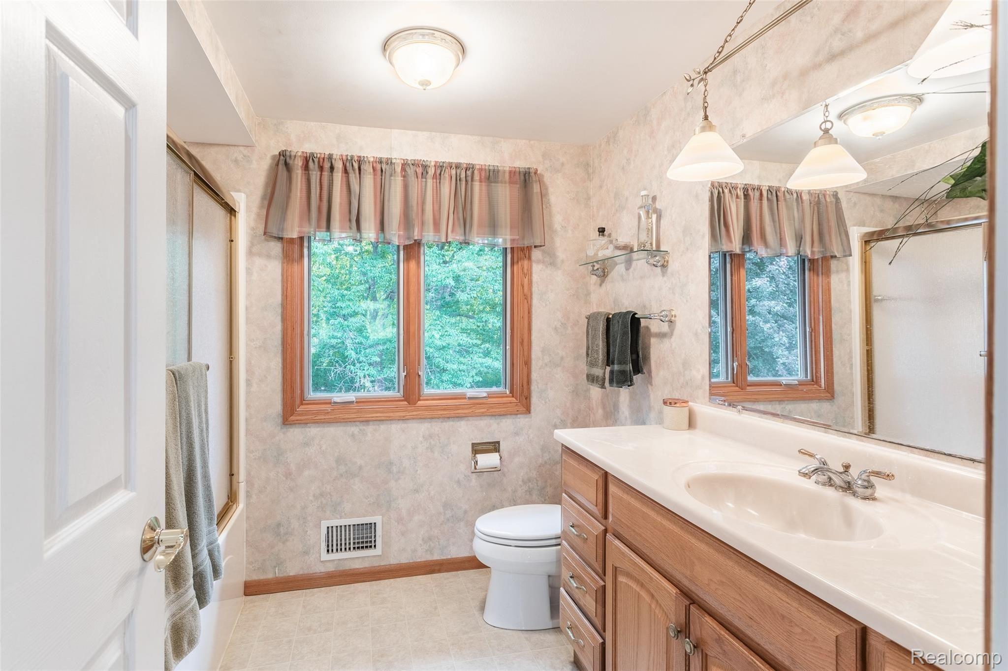 905 Gulley Road Howell, MI 48843 - Photo 29 of 52 Full bath