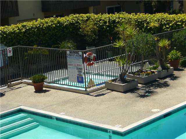 8628 Via Mallorca, Unit A La Jolla, CA 92037 - Photo 4 of 24 SAUNA