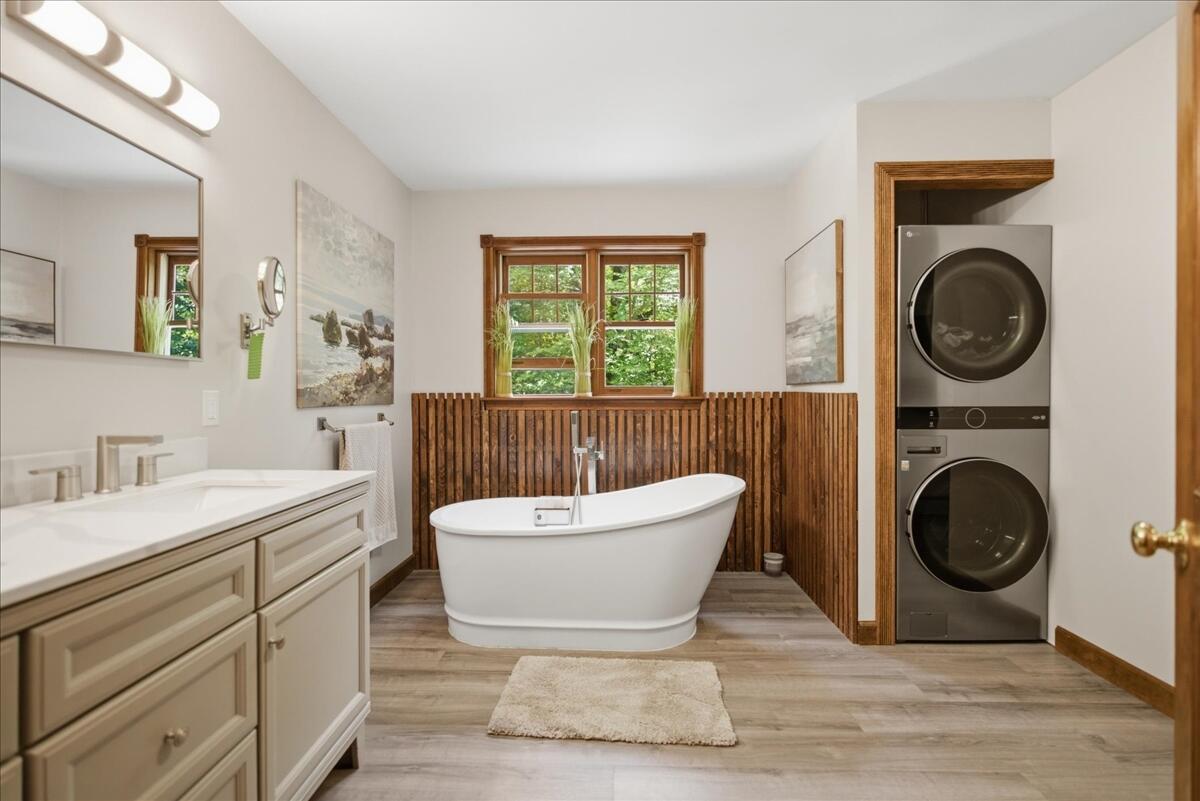 897 Main Street Wayne, ME 04284 - Photo 88 of 157 164-Bathroom-01
