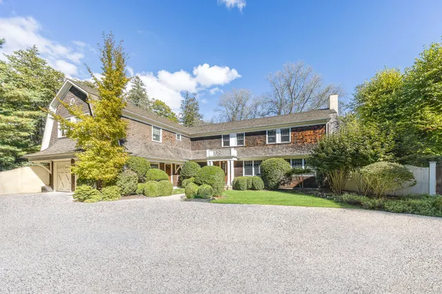 $6,395,000 | 17 Jericho Road, East Hampton, NY 11937