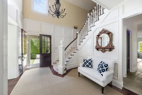 $6,395,000 | 17 Jericho Road, East Hampton, NY 11937