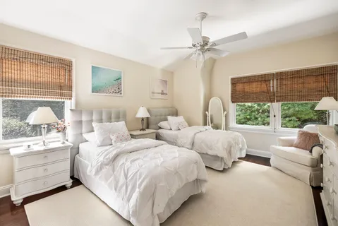 $6,395,000 | 17 Jericho Road, East Hampton, NY 11937