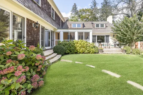 $6,395,000 | 17 Jericho Road, East Hampton, NY 11937