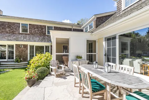 $6,395,000 | 17 Jericho Road, East Hampton, NY 11937