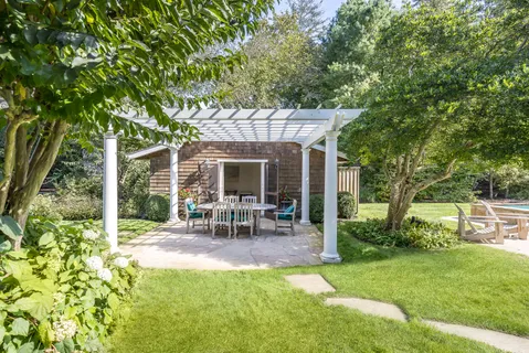 $6,395,000 | 17 Jericho Road, East Hampton, NY 11937