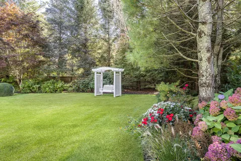 $6,395,000 | 17 Jericho Road, East Hampton, NY 11937