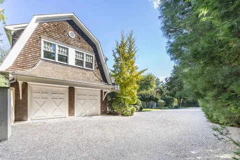 $6,395,000 | 17 Jericho Road, East Hampton, NY 11937