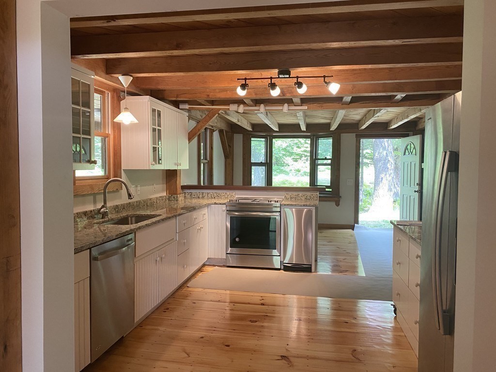 326 Mountain Road Princeton, MA 01541 - Photo 8 of 32