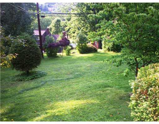 1092 Greentree Road Green Tree, PA 15220 - Photo 13 of 15 Yard/Garden.