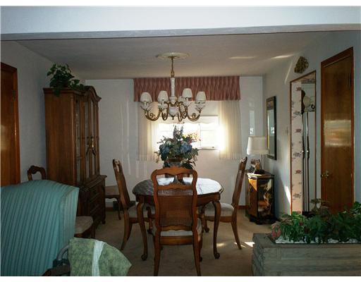 1092 Greentree Road Green Tree, PA 15220 - Photo 4 of 15 Dining Room.