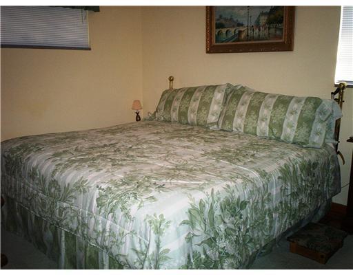 1092 Greentree Road Green Tree, PA 15220 - Photo 5 of 15 Bedroom. NICE ROOM SIZES