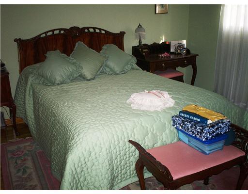 1092 Greentree Road Green Tree, PA 15220 - Photo 6 of 15 Master Bedroom.