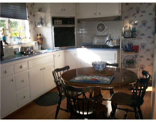 1092 Greentree Road Green Tree, PA 15220 - Photo 7 of 15 Kitchen.