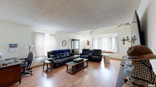 $195,000 | 12202 North Riverview Road, Chillicothe, IL 61523