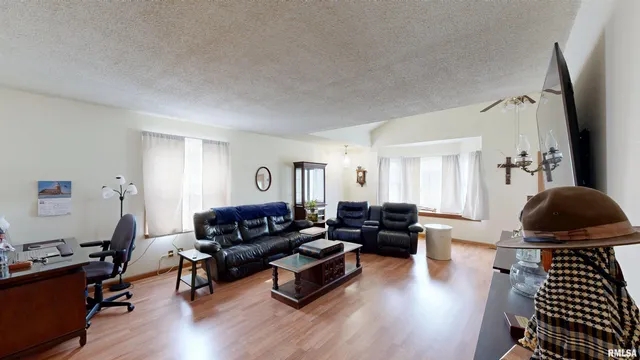 $195,000 | 12202 North Riverview Road, Chillicothe, IL 61523