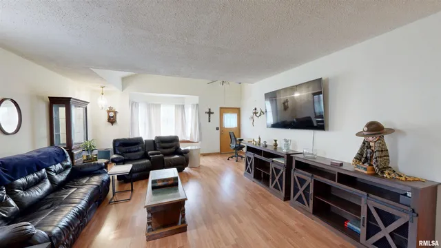 $195,000 | 12202 North Riverview Road, Chillicothe, IL 61523