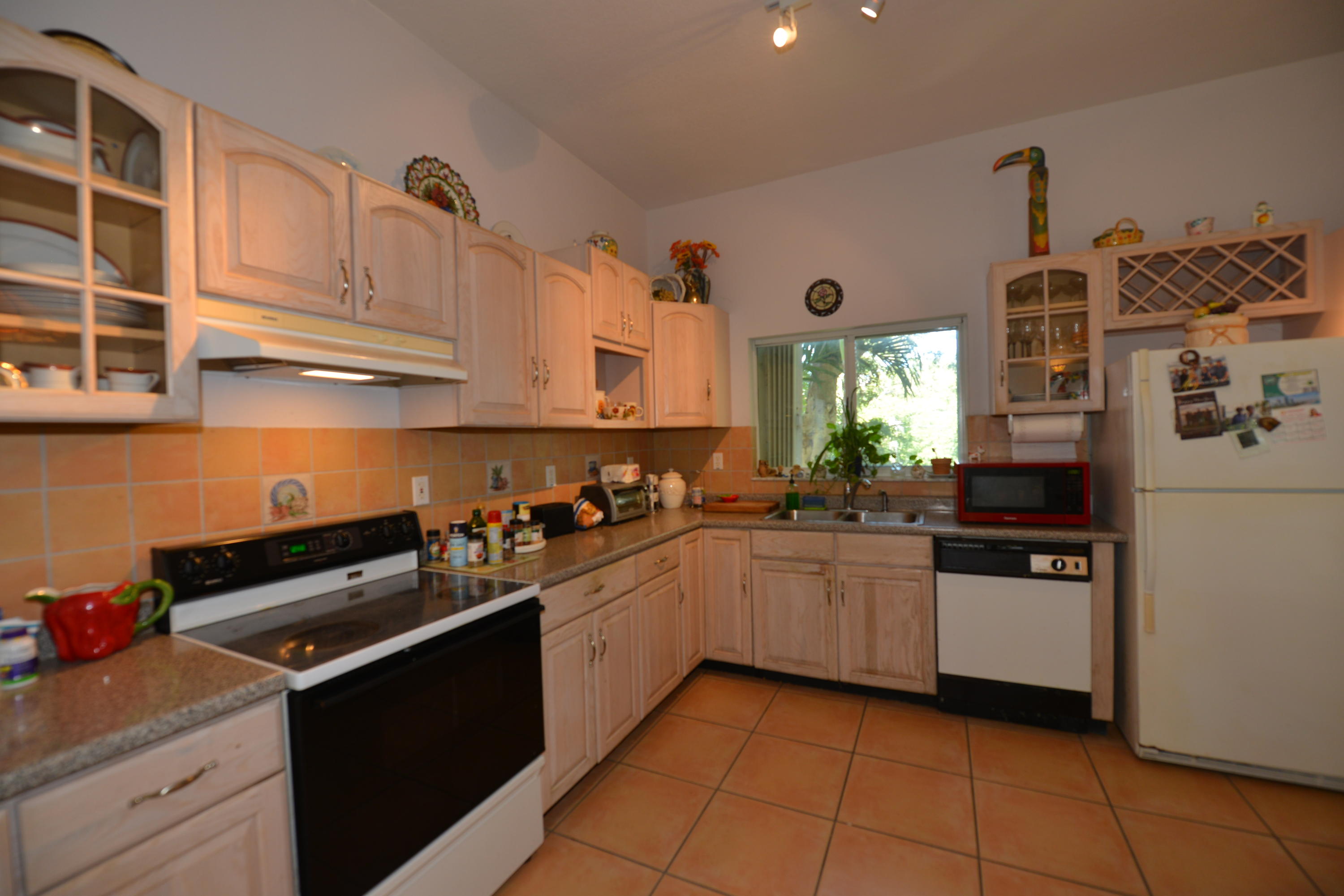 476 Beach Road Tavernier, FL 33070 - Photo 5 of 25 DSC_9908