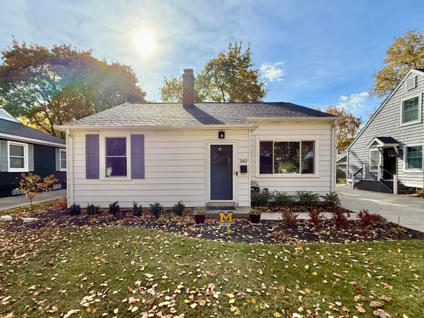 $399,900 | 342 Maywood Avenue, Rochester, MI 48307