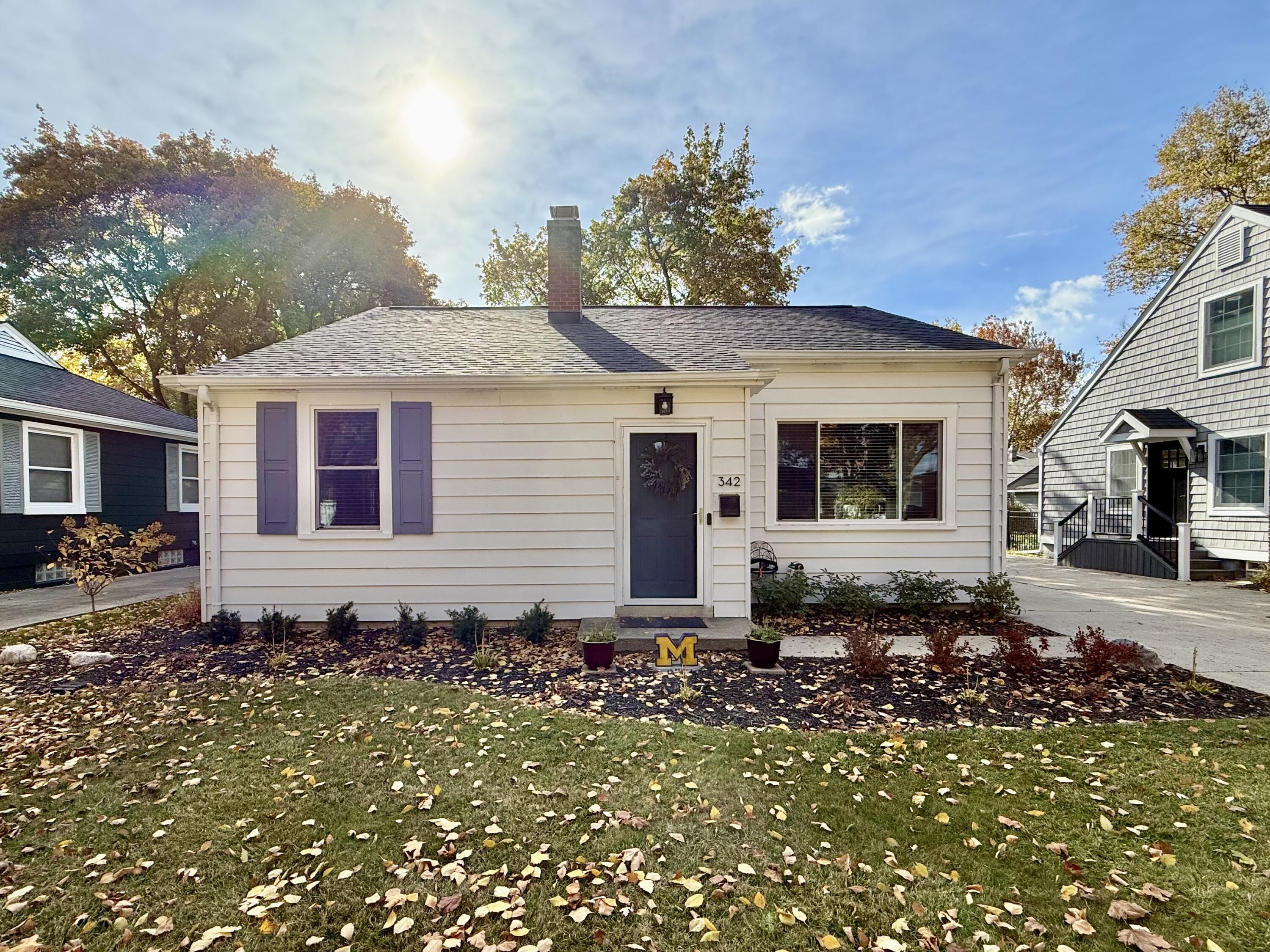 342 Maywood Avenue Rochester, MI 48307 - Photo 1 of 69 Front