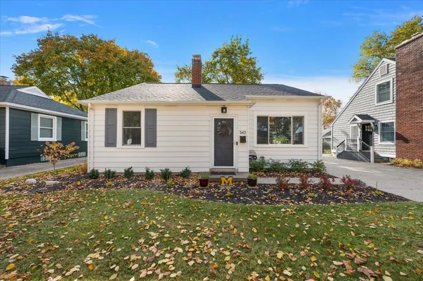 $399,900 | 342 Maywood Avenue, Rochester, MI 48307