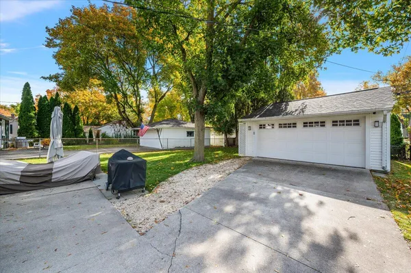 $399,900 | 342 Maywood Avenue, Rochester, MI 48307