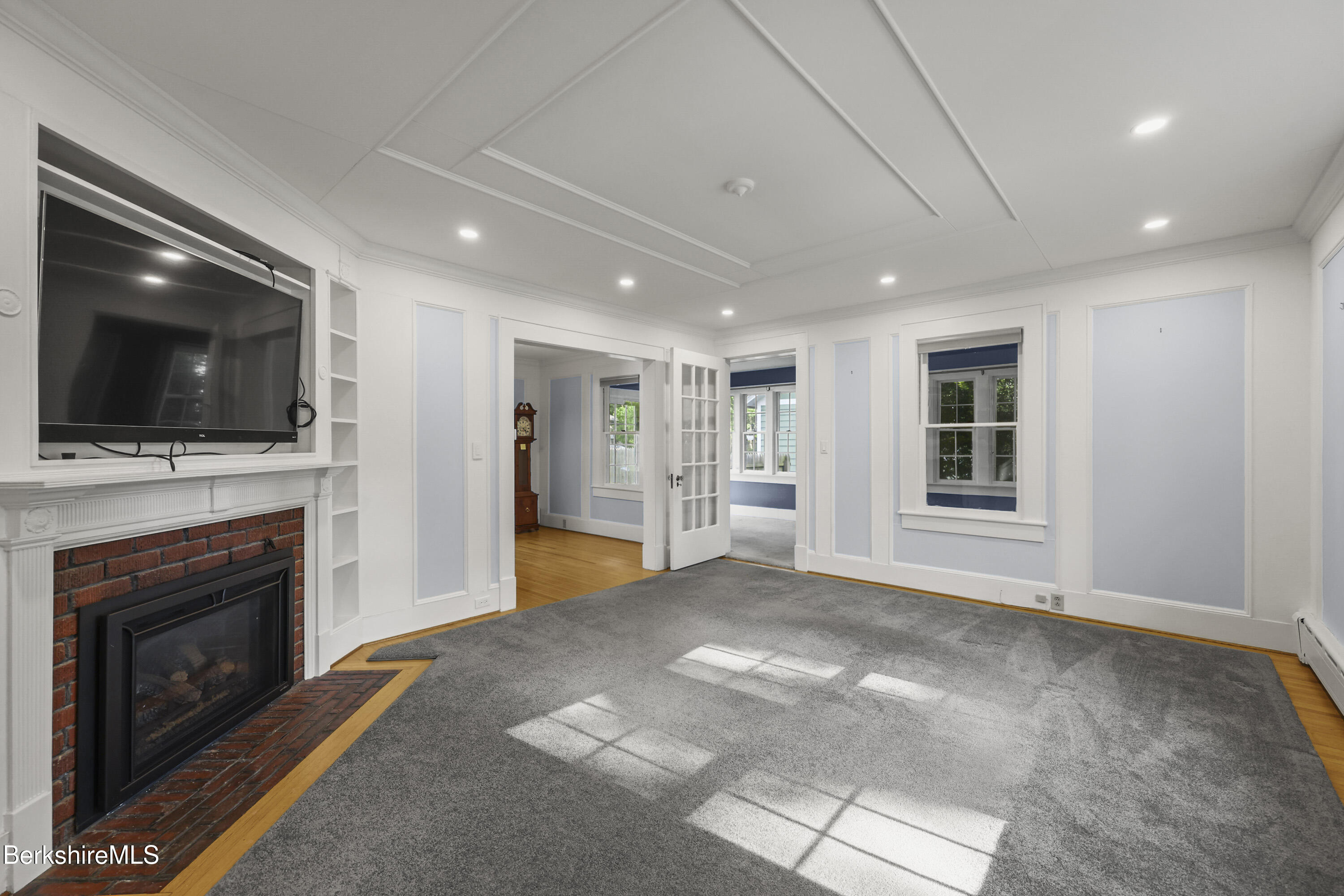111 Northumberland Road Pittsfield, MA 01201 - Photo 6 of 51 30 Living Room