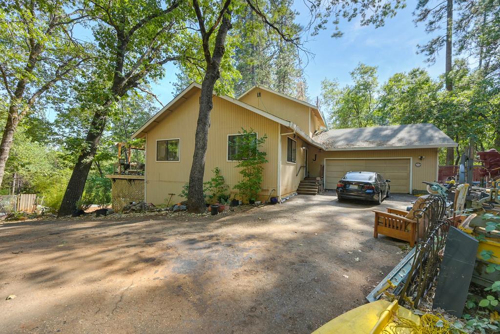 a view of a house with backyard and sitting area