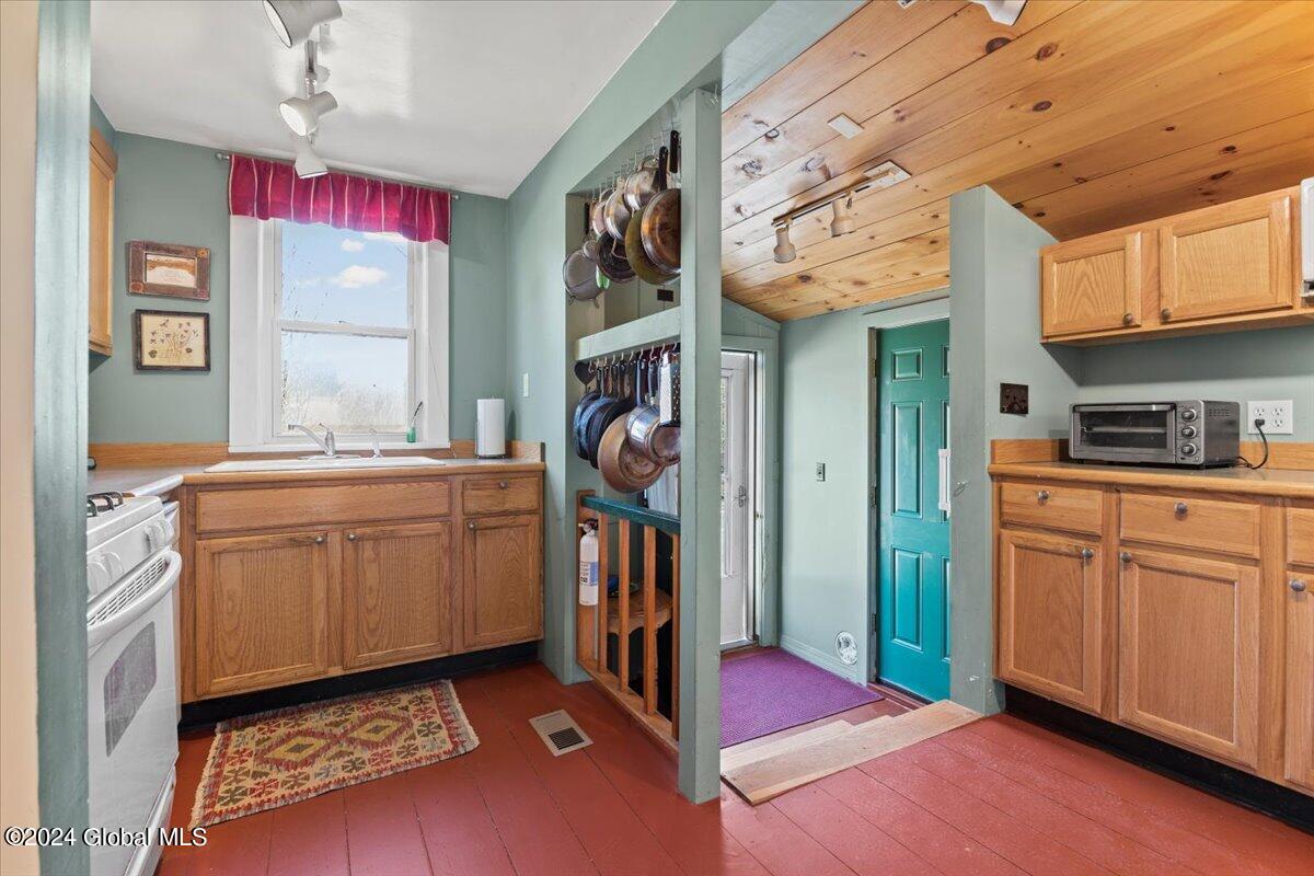 639 Coy Road Greenfield, NY 12833 - Photo 5 of 55 36-IMG_6204