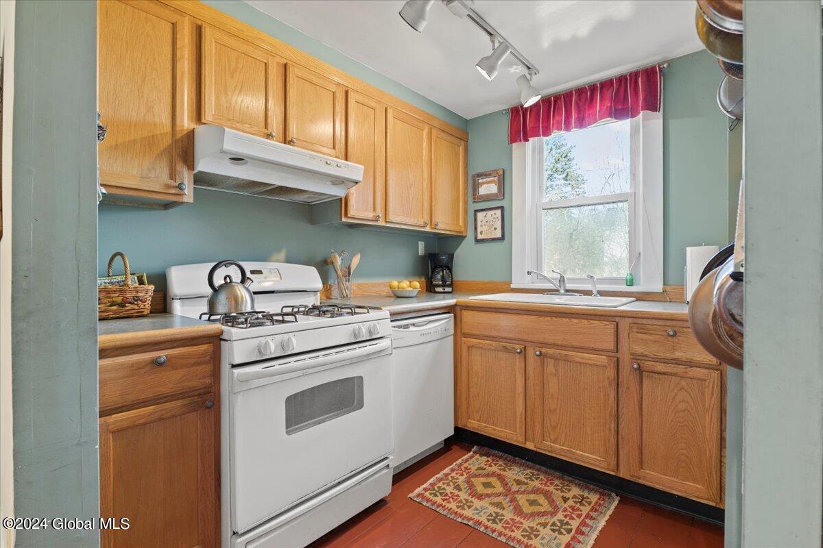 639 Coy Road Greenfield, NY 12833 - Photo 6 of 55 37-IMG_6207